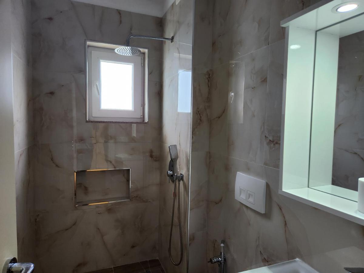 Llogora Dervishaliu Hotel Vlorë Esterno foto