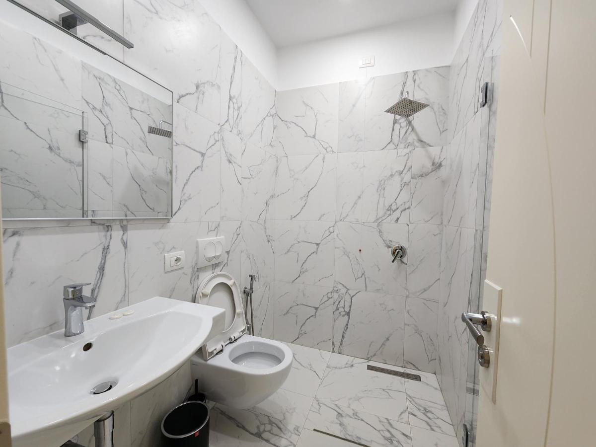 Llogora Dervishaliu Hotel Vlorë Esterno foto