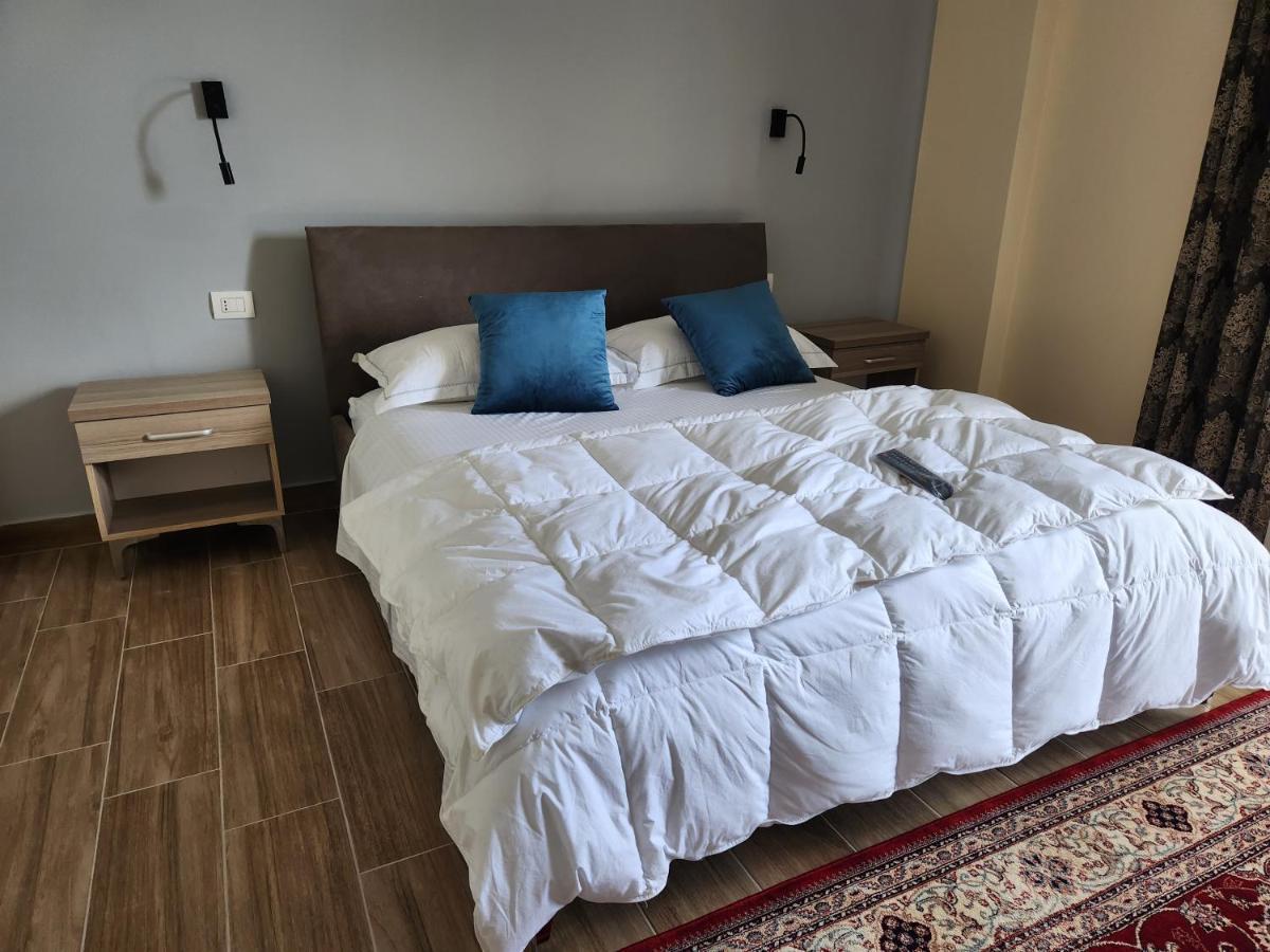 Llogora Dervishaliu Hotel Vlorë Esterno foto