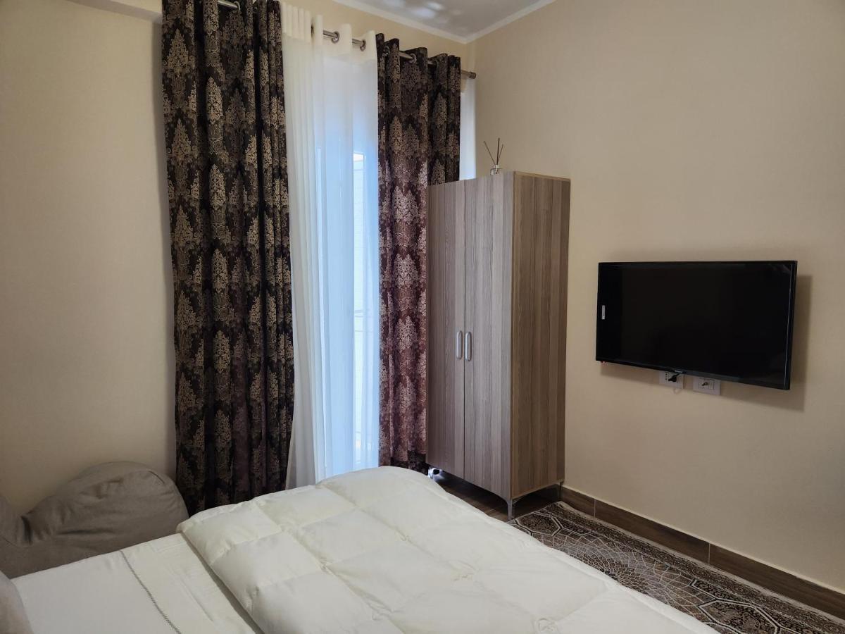 Llogora Dervishaliu Hotel Vlorë Esterno foto