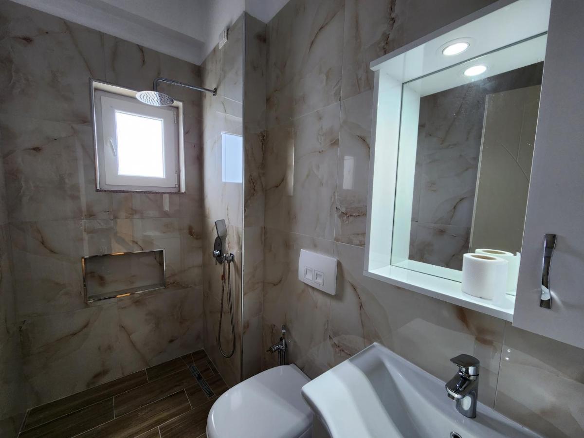 Llogora Dervishaliu Hotel Vlorë Esterno foto